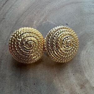 Vintage Gold Tone Coiled Rope Clip on Earrings No Makers Mark